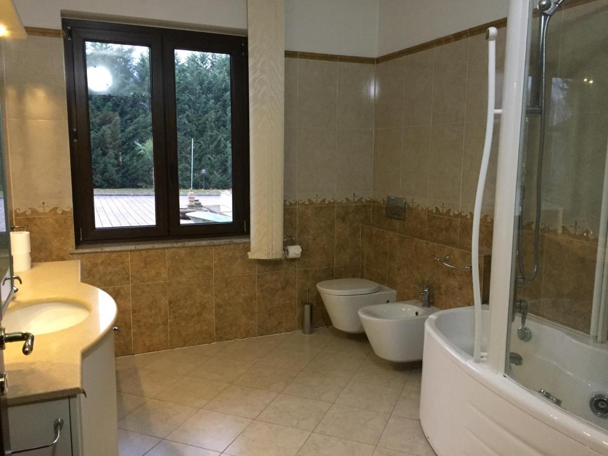 Villa Althea Ronago Exterior photo
